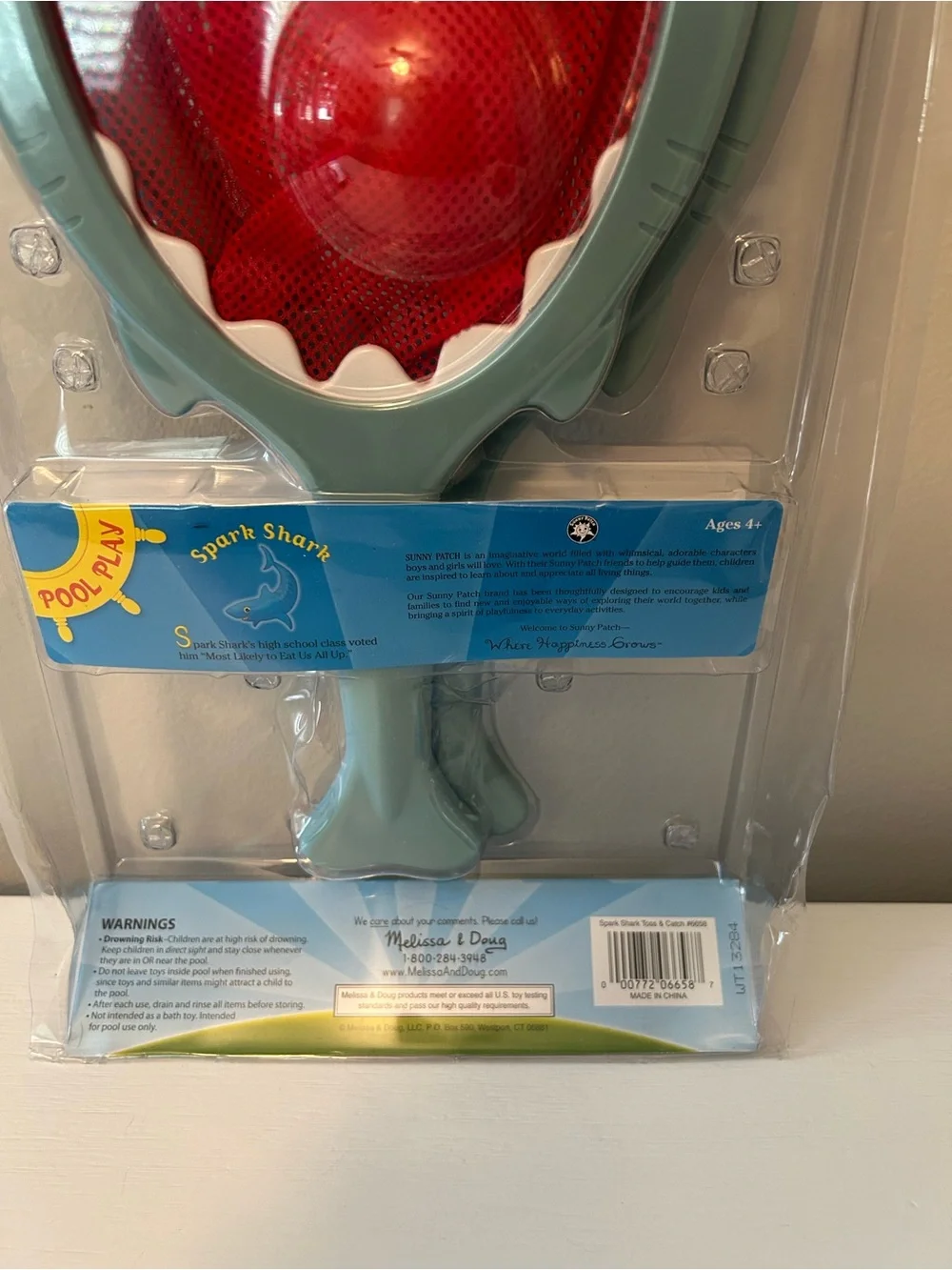Melissa & Doug Spark Shark Toss & Catch